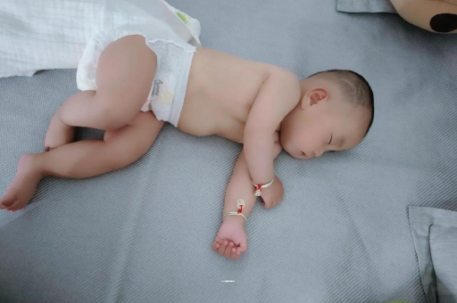 雅安没满月的宝宝